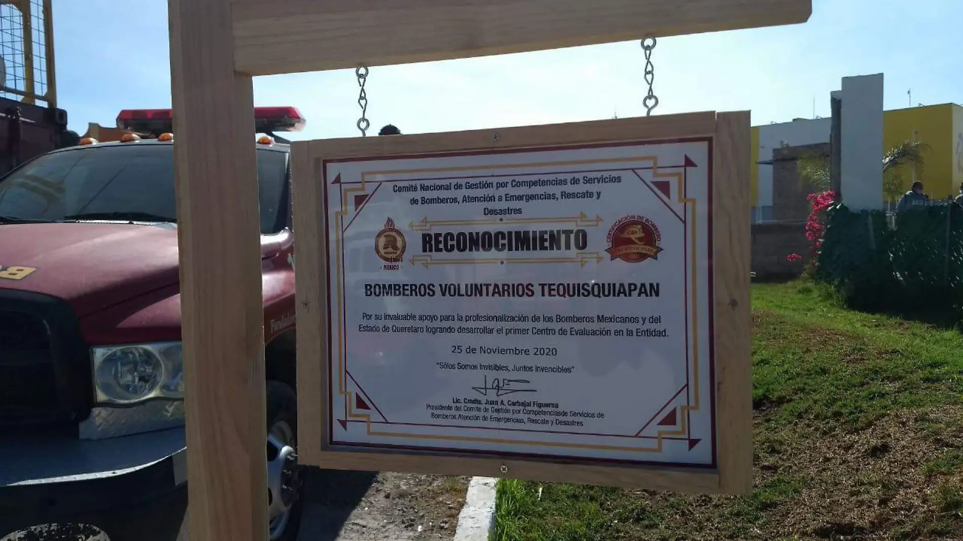 Reciben certificaci_n de SEP-Conocer bomberos de Tequisquiapan.